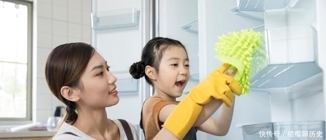 家务|一岁多萌娃单手打鸡蛋,穿尿不湿炒菜,网友:忘喝孟婆汤的大厨