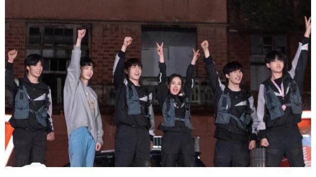 海报|凭什么?密室大逃脱海报被指抄袭,有人单拿杨幂邓伦说事