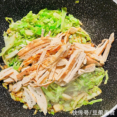 快手饭??素炒饼(丐版)超还吃,我家三天两头吃一次