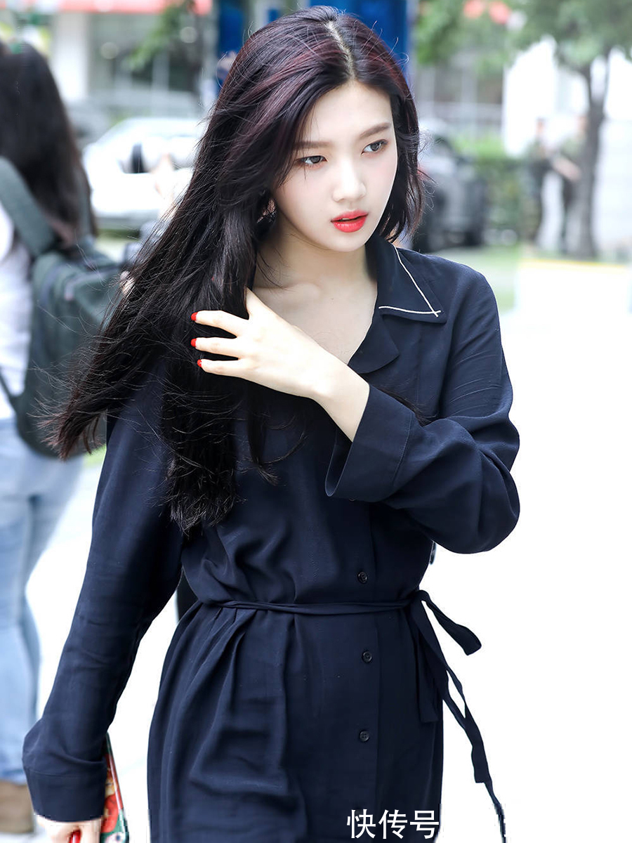 裴珠泫|RedVelvet裴珠泫与朴秀荣,剪个齐刘海,御姐变少女!