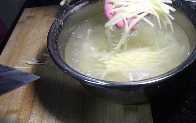 好吃的土豆丝，做法有秘诀，口感脆嫩好吃又下饭