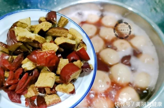 红豆和它是绝配,坚持每天喝一碗,滋补养颜补气血,女人要多喝!