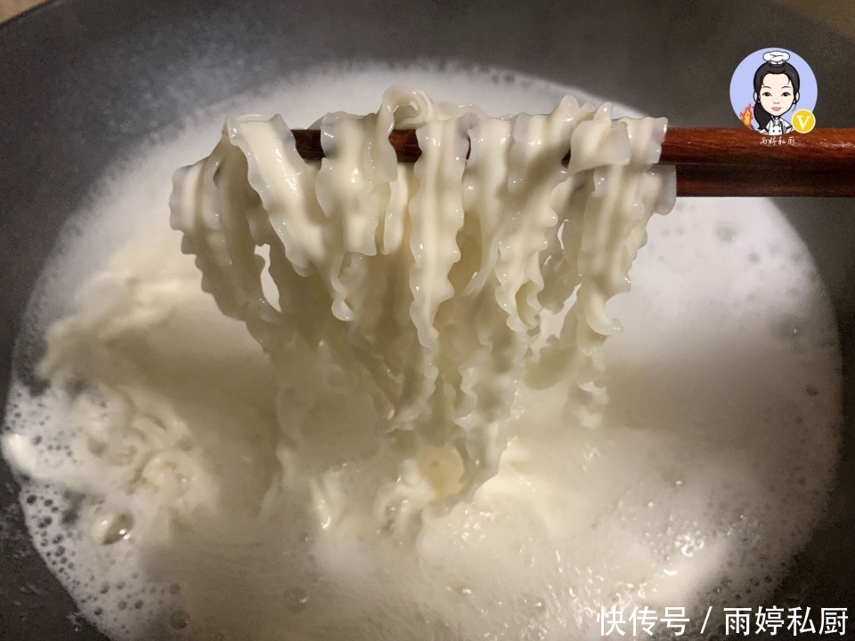 买方便面时,除了康师傅,遇见这4款方便面也尝一尝,错过可惜了
