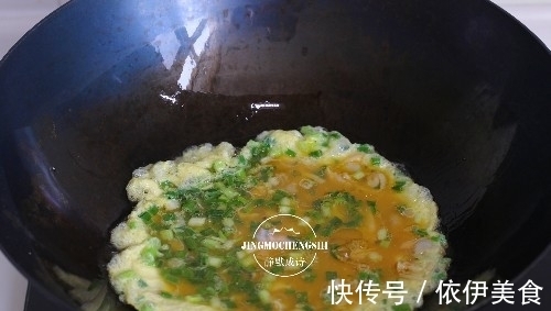 花蛤|夏天,鸡蛋换个炒法,又香又鲜,口感丰富,比番茄炒蛋还好吃