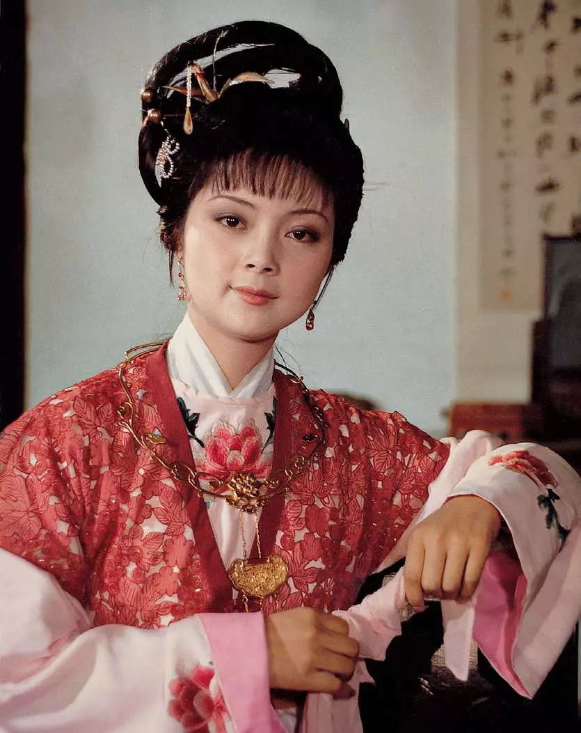 夏金桂&难怪夏金桂要在薛家撒泼打滚“辱夫骂婆”,你看宝钗在家做什么