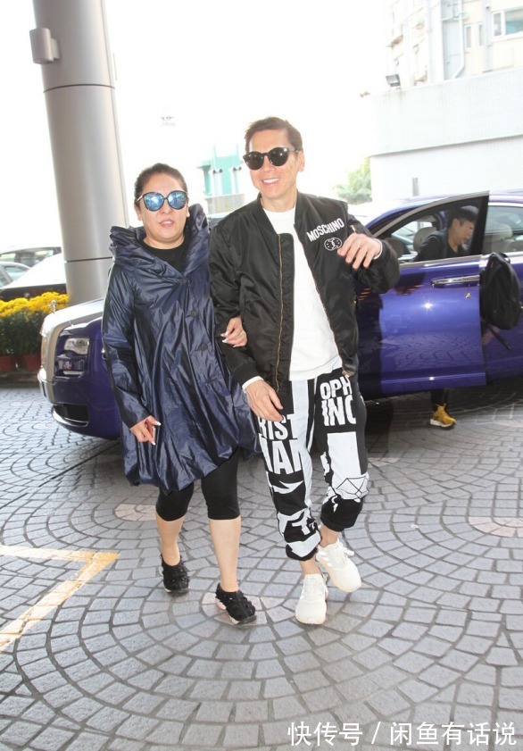 造型|向太真没法低调,穿白衬衫挂一大堆珍珠项链,一看就是高级贵妇