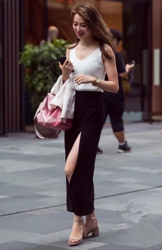 貌婉心娴|貌婉心娴的小姐姐,一身学院风的穿搭,尽显清纯女神魅力!