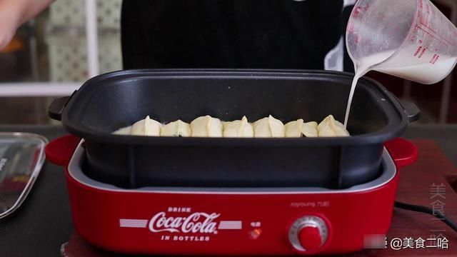面团|烙锅贴时，别直接用面粉、淀粉水了，多放1样食材，好吃到爆炸