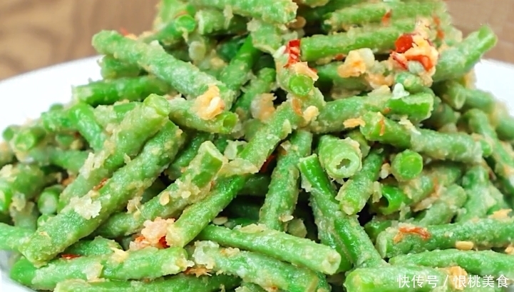 凉拌豆角时，不要傻傻只加蒜泥，加点它，豆角翠绿爽口更入味