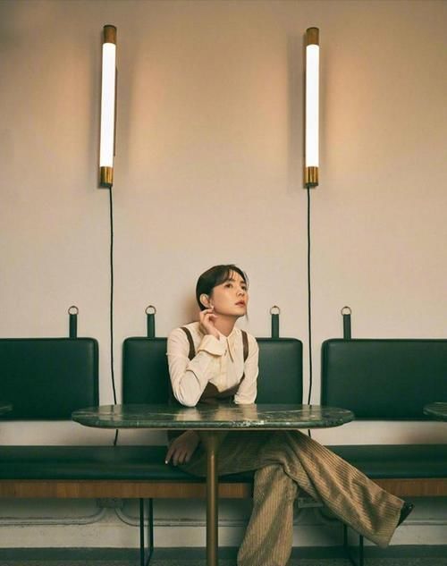 非常显身材的连衣裙，勾勒出小蛮腰，时尚感满满的