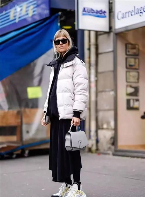 不管大衣还是棉袄，尽量避开这3个颜色，另外2种更高级，时髦百搭