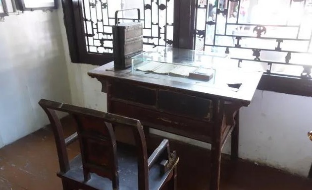 桌面|八九十年代的家里,桌子上为什么喜欢放一块大玻璃?