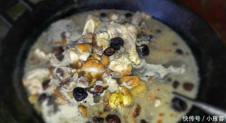 首次去婆婆家,她炖了一锅猪脚,全家吃嗨了,我却迟迟不愿下筷子