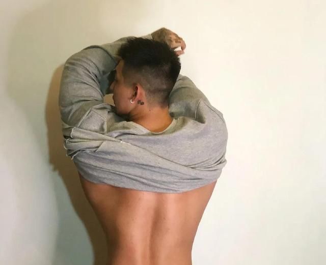 自律|“帅和尚”露大肌肉迷倒无数妹子,网友:和尚界的王力宏