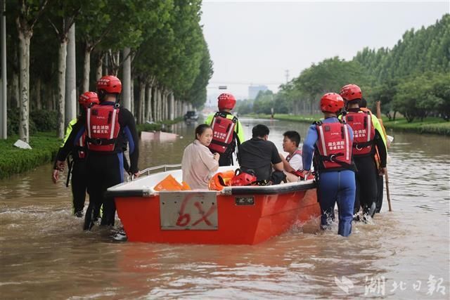 消防|湖北消防安全转移河南灾区1500余名被困群众