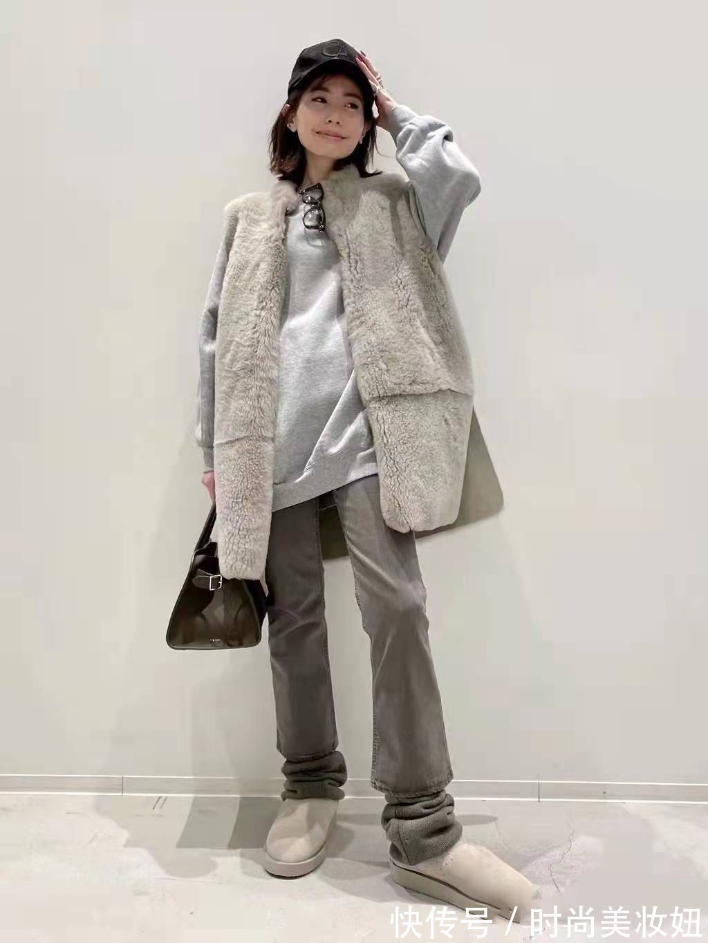 休闲裤 越简单越显气质,看完“日本主妇”的搭配就懂了,轻松打造好气色