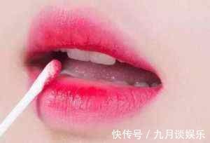 嘴唇|涂口红,还在傻傻抿嘴唇这4步缺一不可,不然别怪口红粘杯掉色