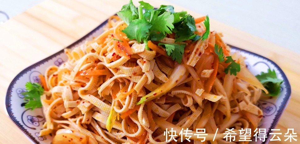 洋葱|夏天,凉菜如此做,上桌就抢光,开胃下饭,比吃肉还过瘾,太香了!