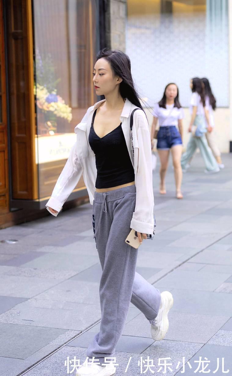 舒适|清纯可爱的小姐姐,穿上舒适阔腿裤,都会觉得很美吧