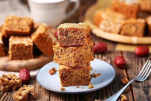  别再排队了！1碗面粉1把枣，手不沾面做一锅！全家早餐心头好！