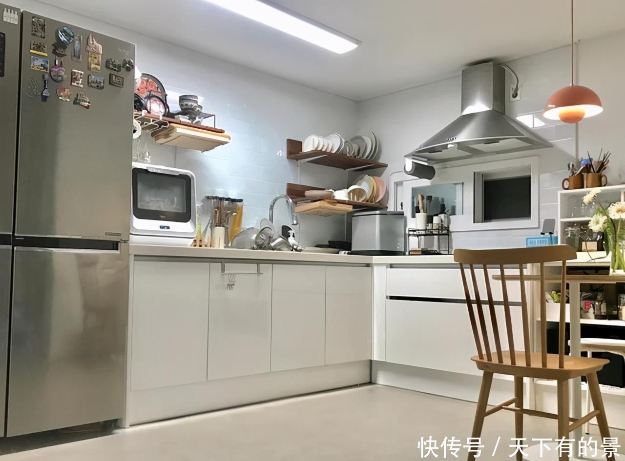 餐边柜|夫妻改造56㎡老破小,变身简约舒适的小婚房,小餐厅设计真机智!