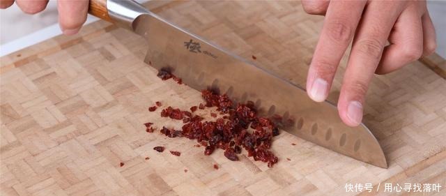 你还在为戚风蛋糕翻车而烦恼吗手把手教你做完美的椰椰醇香蛋糕