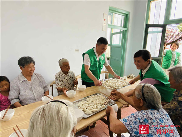 端午|端午送粽香 社工送祝福 ——“迎端午 送安康”活动走进博山区石马镇盆泉村幸福院