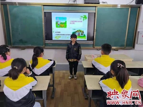 西平县出山八张小学开展“看图讲故事”活动