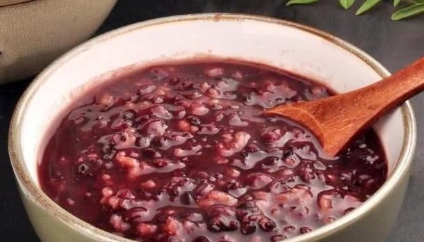 防衰|女人50岁后,早餐多喝“美容粥”,补气养胃防衰,告别“黄脸婆”