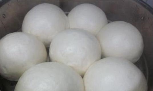 发面时，只放酵母是大忌，教你一招，8分钟“溢盆”，比面包暄软