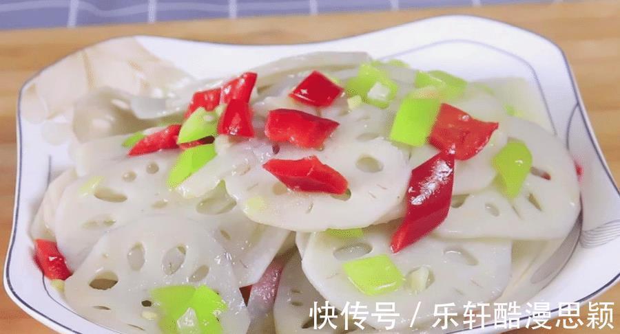 清炒莲藕，在焯水前多做一步，又香又脆不发黑