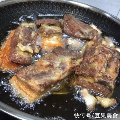 搅拌均匀|不可错过的下酒菜梅菜扣肉（含炸扣肉做法），过瘾
