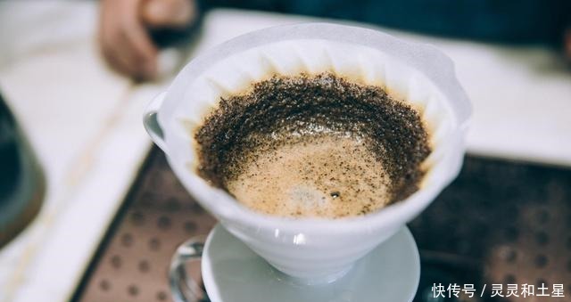 喝咖啡|如果你想喝咖啡,你必须在杯子里加点甜味