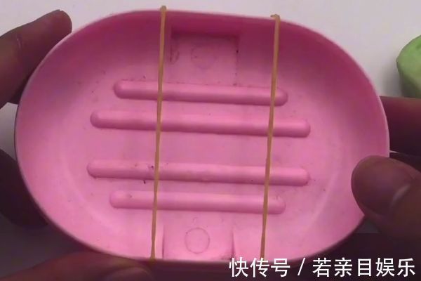 香皂|香皂盒上绑两根橡皮筋,作用真是太厉害了,解决了很多家庭的困扰