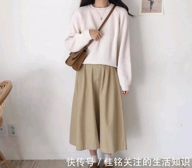 纽扣 针织衫 + 3件下装,早秋这样穿好时髦!