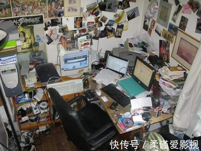公开|总价值六万的背包里都放了些啥?差评同事背包大公开
