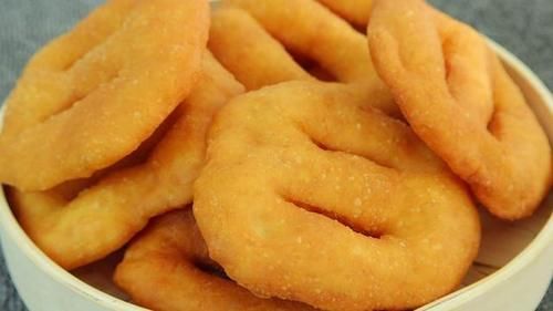 油饼这样做太好吃了，不加泡打粉，蓬松酥软越嚼越香，简单易学