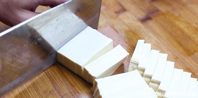 西红柿|豆腐好吃有诀窍,大厨教你这样做,放一个西红柿,汤汁都拌饭吃了