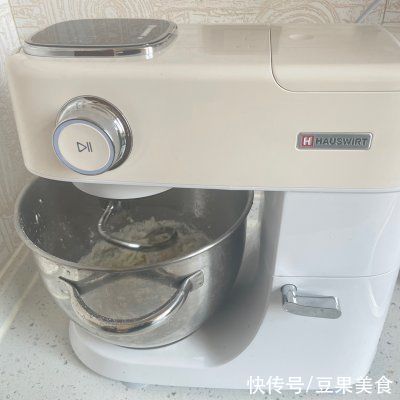 吃不腻的肉松面包卷这样做永远不开裂??