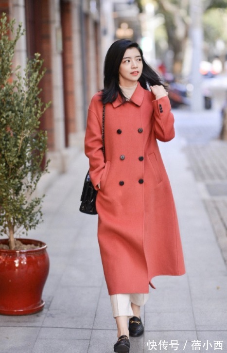 穿搭 有品位的女人,冬季都在穿“大衣+西装裤”,颜值不高也能显气质