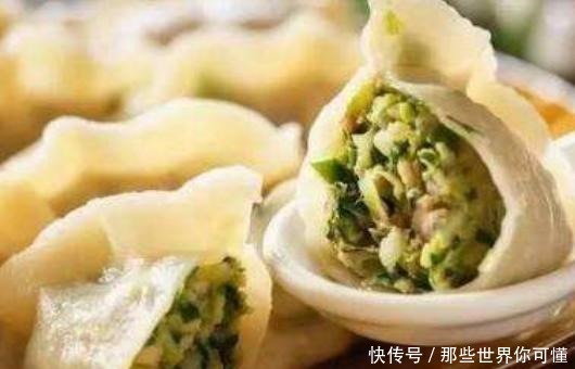 调韭菜饺子馅，最怕放多了盐，加点“它”，饺子香嫩少出水！