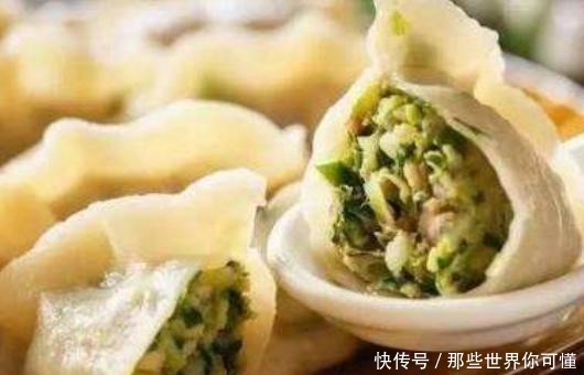 调韭菜饺子馅,最怕放多了盐,加点“它”,饺子香嫩少出水!