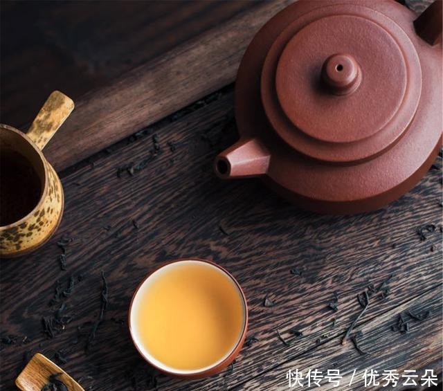 这个地方的人一整天都泡在“茶”里,原来喝茶不止为茶还有别的