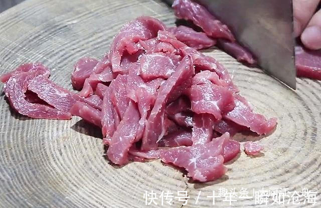 这才是炒牛肉的正确做法，牛肉鲜嫩多汁还不柴，香辣又下饭