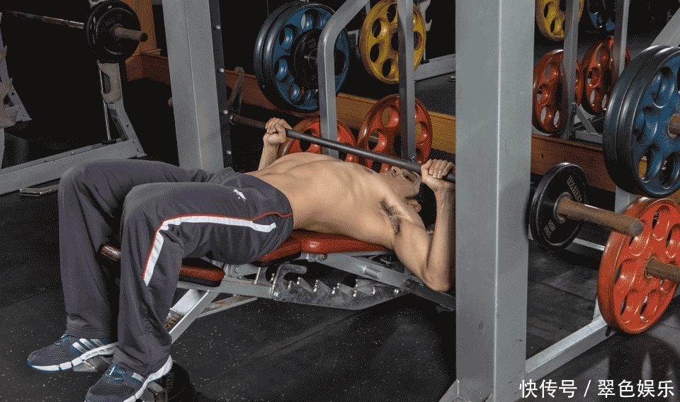 绳索|小伙儿坚持每天做300个俯卧撑,却得了个山路十八弯的结果