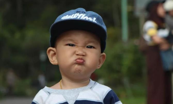 聪明|从小有这4个表现的孩子,多半是假聪明,家长别弄错早点醒悟