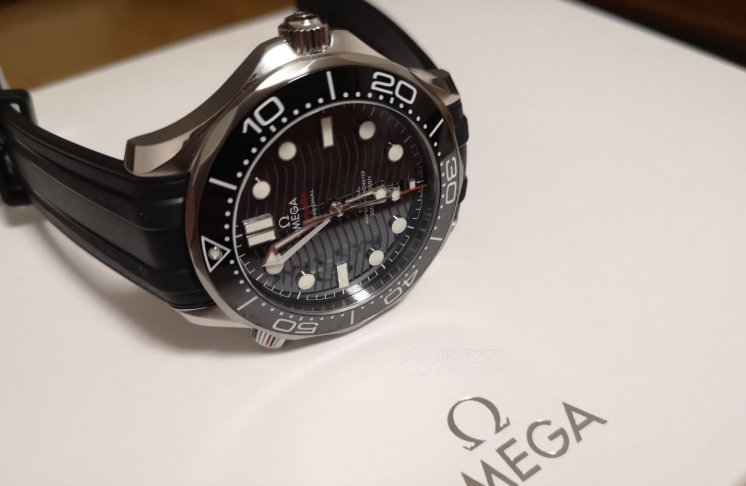 选手表舒适度很重要，30岁上班族看中欧米茄海马300胶带