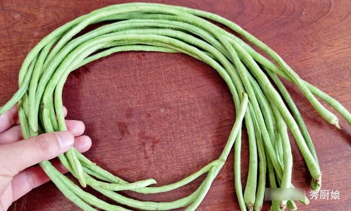 鲜嫩|入秋后,黄瓜茄子靠边站,抓紧吃此菜,蒸包子吃鲜嫩营养,特别香