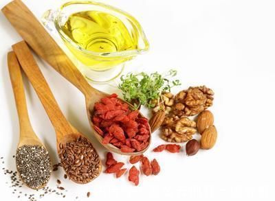 好处|枸杞泡水好处多，坚持服用，身体可能“悄悄”收获4个好处