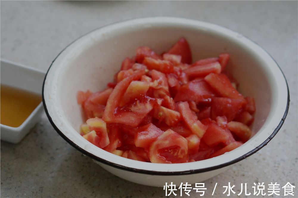 番茄新吃法，搭配肉末熬成酱，鲜美又健康
